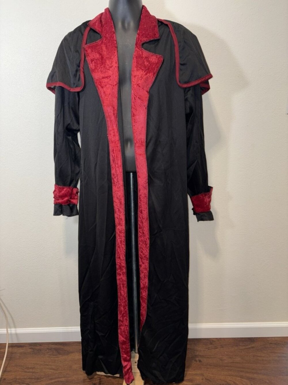 Cain the Vampire Tyrat Haloween Long Coat And Brooch Costume Renaissance